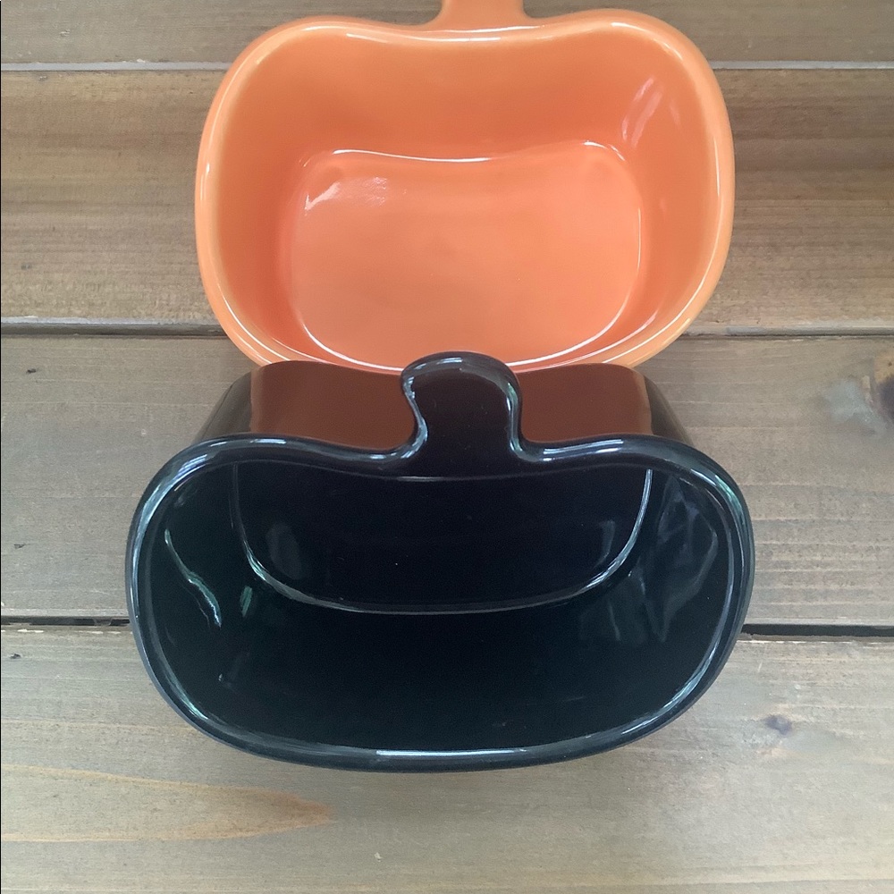 Set of Two Pumpkin Bowls/Bakeware EUC
